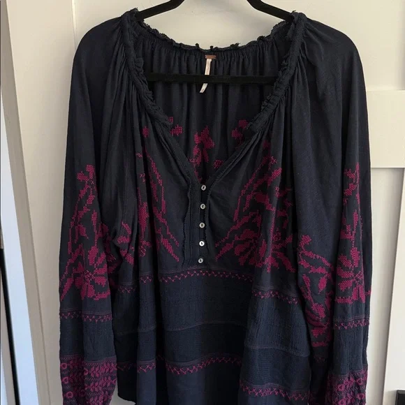 Free People Embroidered Navy and Pink Women's Top Size Medium - Picture 3 of 6